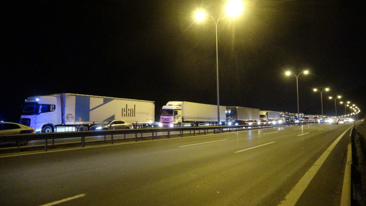 Anadolu karayolunda trafik kazası: 10 kilometrelik araç kuyruğu oluştu
