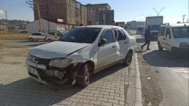 Hakkari'de otomobille çarpışan 3 tekerlekli motosikletin sürücüsü yaralandı