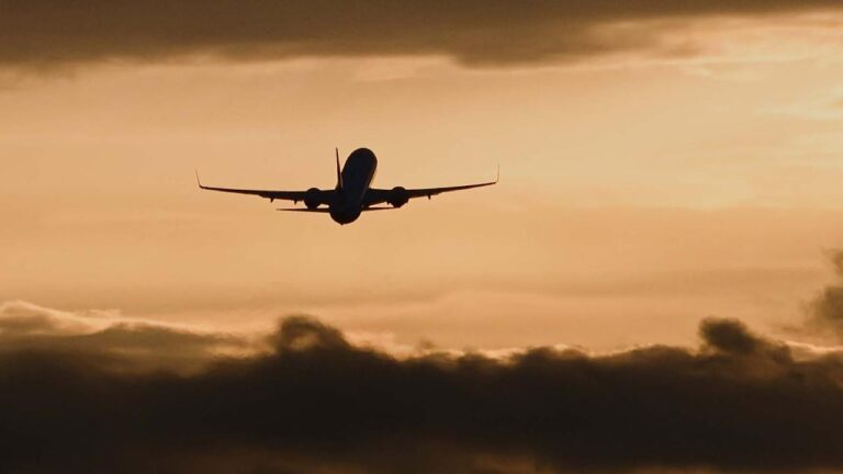 Etiyopya’dan Kahire’ye uçan Mısır uçağı Suudi Arabistan’a zorunlu iniş yaptı