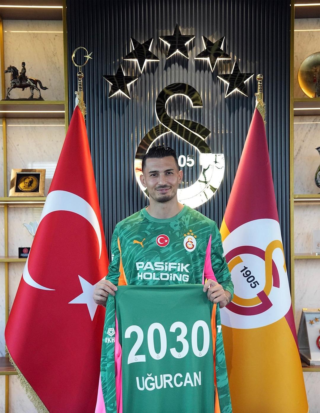 Galatasaray'ın efsanevi kalecileri, Uoğurcan Çakir'in videosunu paylaştı! Sarı kırmızıların paylaşımı sosyal medyada patladı ... 6
