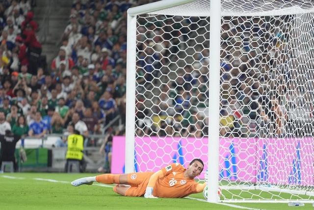 Kaleci Dahmen’den çok konuşulacak kurtarış!