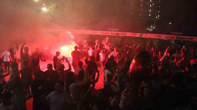 Samsunspor taraftarları, 61. kuruluş yıldönümünü kutladı
